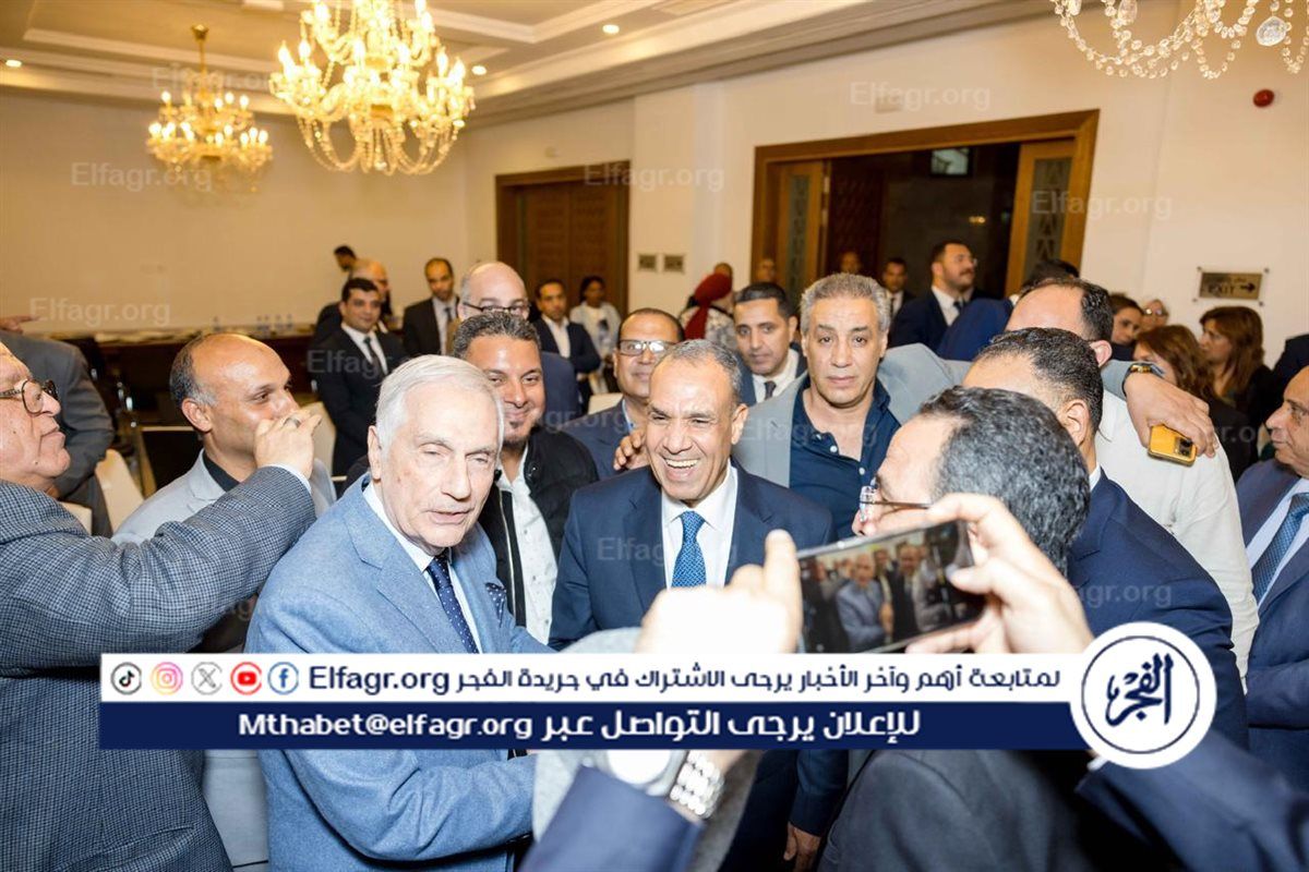 وزير الخارجية يستعرض موقف مصر من التطورات الإقليمية مع الجالية المصرية في تونس