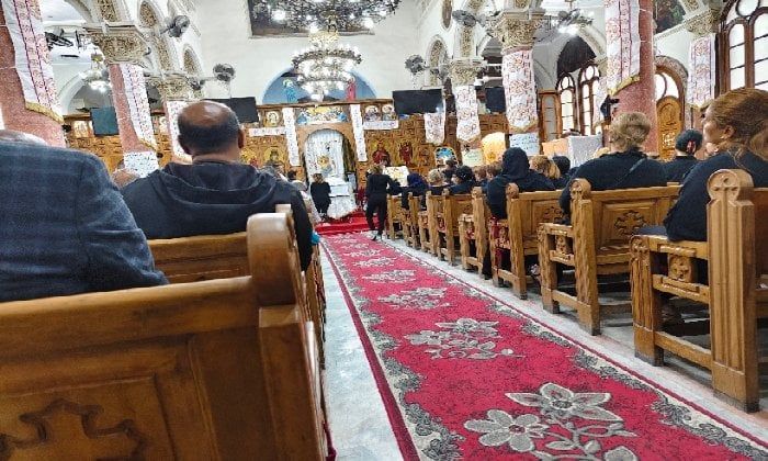 أسرة «جورج» أحد ضحايا بيارة صرف صحي الإسكندرية يصلون علي جثمانه بكنيسة مارجرجس أسرة «جورج» أحد ضحايا بيارة صرف صحي الإسكندرية يصلون علي جثمانه بكنيسة مارجرجس