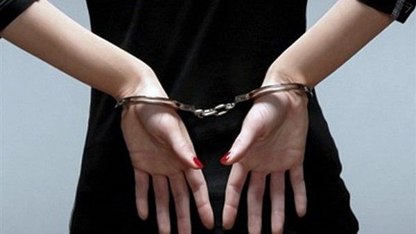 حبس ربة منزل وزوجها 4 أيام بتهمة قتل طفلتها في الفيوم حبس ربة منزل وزوجها 4 أيام بتهمة قتل طفلتها في الفيوم