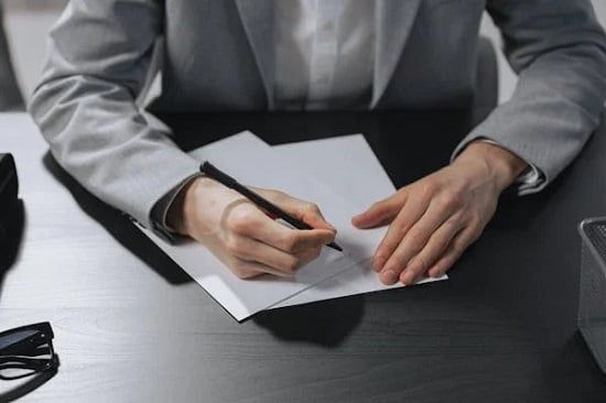 موظف مجتهد يوم العمال وابراج عاشقة للعمل