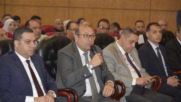 غرفة بورسعيد التجارية تشدد على حتمية إلغاء الأرباح الرأسمالية المفروضة على الشركات العاملة بالبورصة غرفة بورسعيد التجارية تشدد على حتمية إلغاء الأرباح الرأسمالية المفروضة على الشركات العاملة بالبورصة