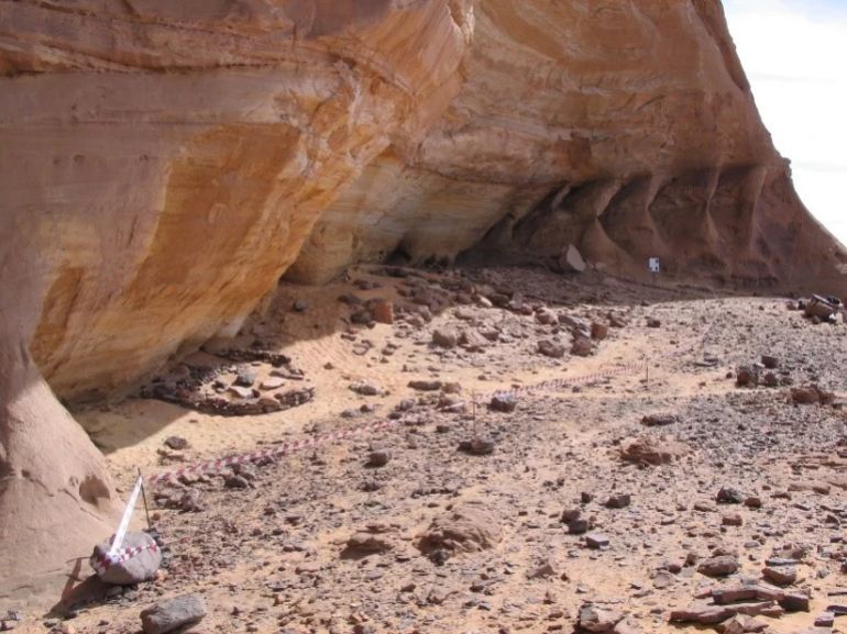 كهف تاخرخوري الواقع ضمن جبال تدرارت أكاكوس جنوب غرب ليبيا (جامعة سابينزا في روما)