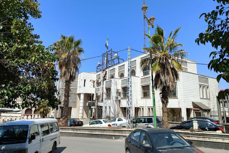 مبنى قيادة الشرطة في محافظة السويداء (الجزيرة نت)