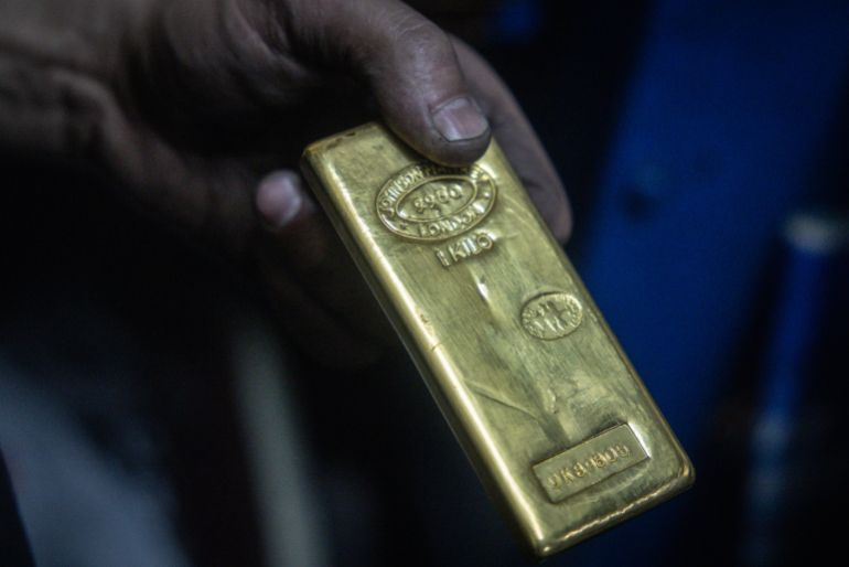 ISTANBUL, TURKEY - APRIL 17: A man holds a gold bar in Istanbul's Grand Bazaar on April 17, 2025 in Istanbul, Turkey. Gold prices have surged past the $3.300 per ounce mark amid escalating tensions in the U.S.-China tariff war. (Photo by Chris McGrath/Getty Images)