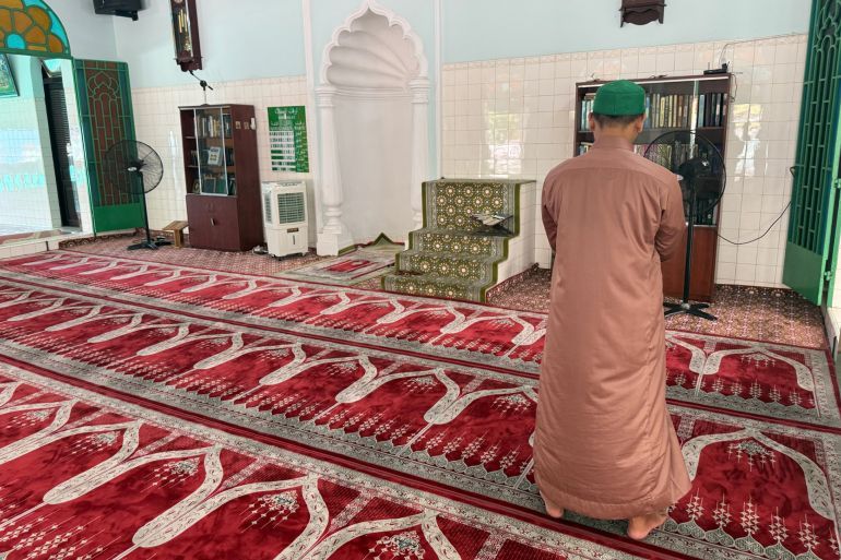 الأذان في مسجد المسلمسن بفيتنام