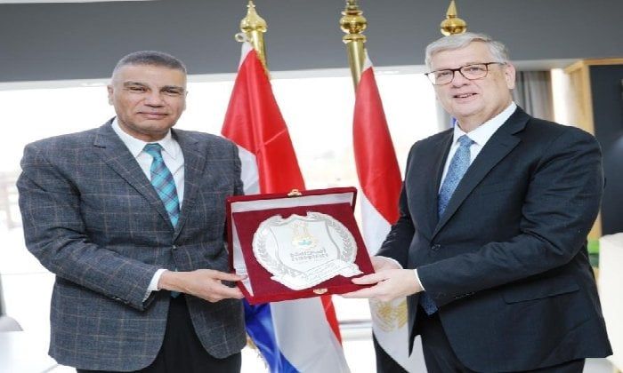 محافظ أسوان يستعرض الفرص الاستثمارية الواعدة أمام سفير هولندا محافظ أسوان يستعرض الفرص الاستثمارية الواعدة أمام سفير هولندا