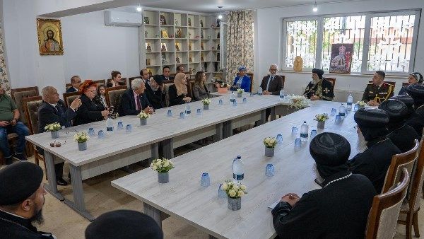 ارتباط المصري بالأرض والنيل.. قداسة البابا يلتقي الجالية المصرية في بوخارست ارتباط المصري بالأرض والنيل.. قداسة البابا يلتقي الجالية المصرية في بوخارست