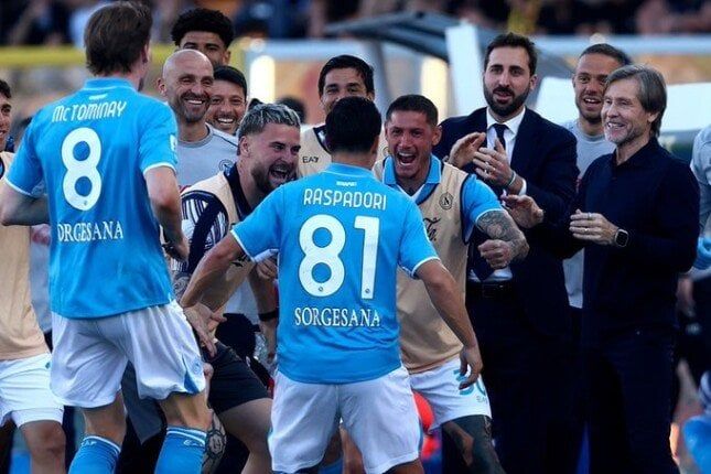 نابولي يفوز على ليتشي ويعزز صدارته للدوري الإيطالي نابولي يفوز على ليتشي ويعزز صدارته للدوري الإيطالي