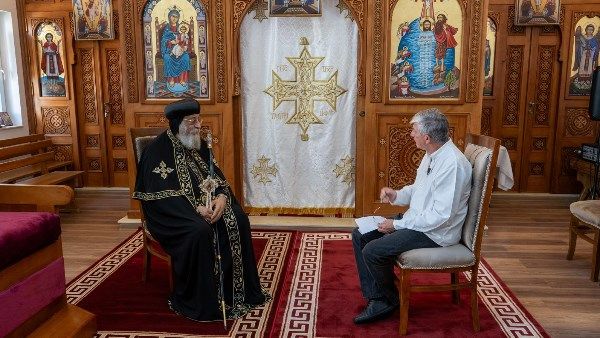 قداسة البابا بالتلفزيون الروماني: الكنيسة القبطية قلب مفتوح للجميع قداسة البابا بالتلفزيون الروماني: الكنيسة القبطية قلب مفتوح للجميع