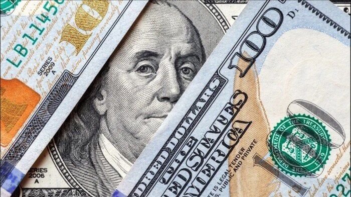 تراجع سعر الدولار عالميا والتوترات التجارية تتصاعد-انخفاض سعر الدولار عالميا وسط احتدام ردود الفعل التجارية بيت ترامب وشركائه التجاريين