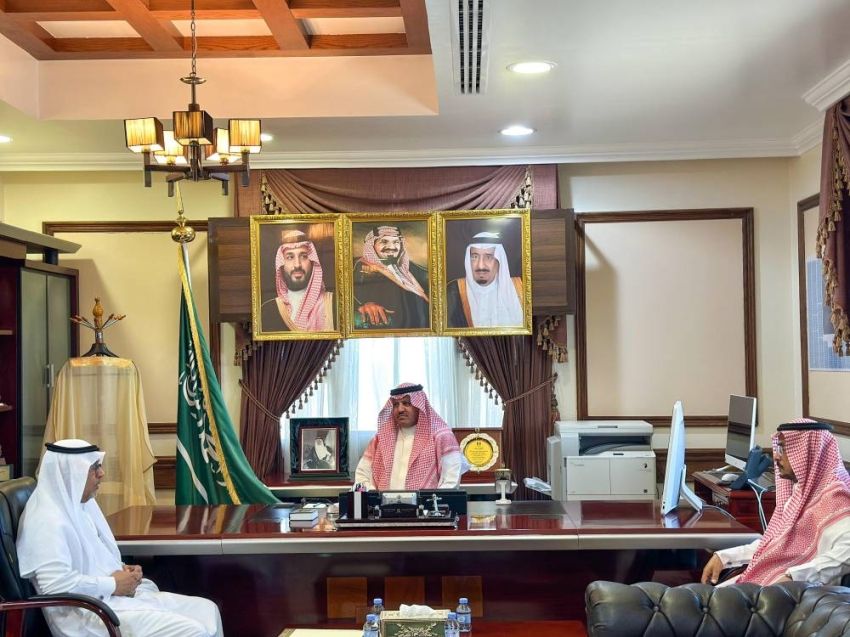 محافظ أملج يستقبل رئيس جمعية الوقاية من الجريمة “أمان” محافظ أملج يستقبل رئيس جمعية الوقاية من الجريمة “أمان”