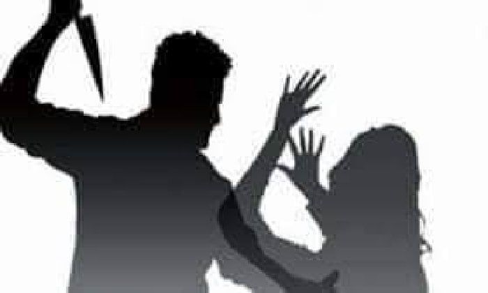 منعتهم من رؤية نجلي شقيقهم المتوفي.. مقتل ربة منزل طعناً على يد أبناء عمها بالشرقية منعتهم من رؤية نجلي شقيقهم المتوفي.. مقتل ربة منزل طعناً على يد أبناء عمها بالشرقية