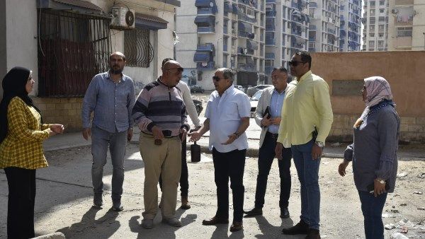 محافظ بورسعيد يواصل متابعة أعمال إزالة الإشغالات والنظافة بحي المناخ محافظ بورسعيد يواصل متابعة أعمال إزالة الإشغالات والنظافة بحي المناخ