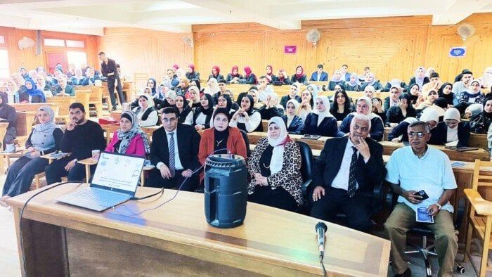 طلاب برنامج اللغة الإنجليزية المتميز بآداب كفر الشيخ يبدعون في مشاريع تخرج مبتكرة طلاب برنامج اللغة الإنجليزية المتميز بآداب كفر الشيخ يبدعون في مشاريع تخرج مبتكرة