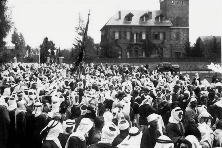 Druze warriors preparing to go to battle with Sultan Pasha al-Atrash in 1925. Date 1925 Source http://www.syrianhistory.com/photos/116.jpg