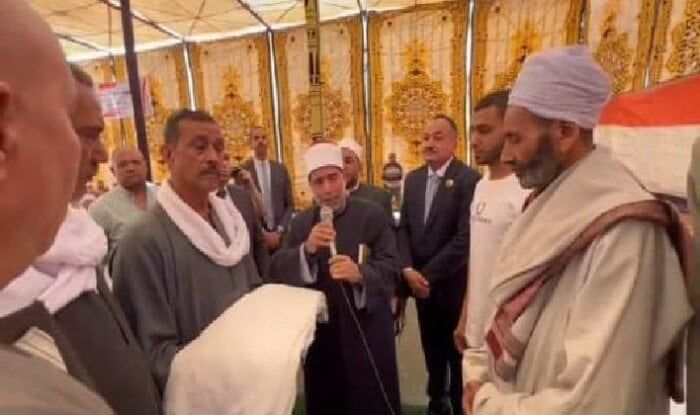 إنهاء خصومة ثأرية بين عائلتين في الفيوم إنهاء خصومة ثأرية بين عائلتين في الفيوم