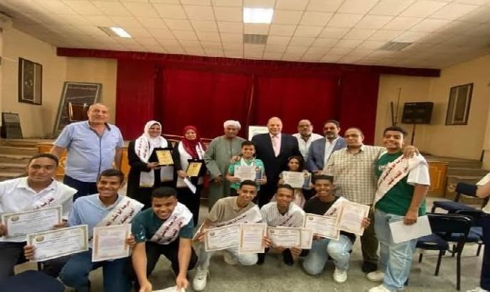 مدير تعليم قنا يكرم الفائزين فى مسابقة «المبتكر الصغير» و «دوري المكاتب التنفيذية» مدير تعليم قنا يكرم الفائزين فى مسابقة «المبتكر الصغير» و «دوري المكاتب التنفيذية»