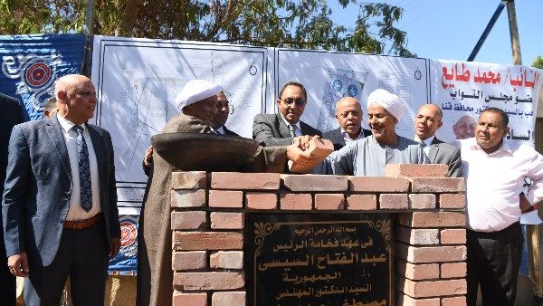 تخدم 140 ألف نسمة.. محافظ قنا يضع حجر أساس محطة مياه الكلاحين بقفط تخدم 140 ألف نسمة.. محافظ قنا يضع حجر أساس محطة مياه الكلاحين بقفط