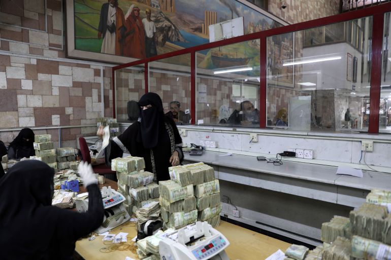 Employees work at the Central Bank of Yemen in Sanaa January 7, 2020. Picture taken January 7, 2020. REUTERS/Khaled Abdullah