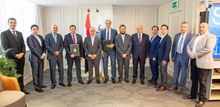 رئيس اقتصادية قناة السويس يشهد توقيع مشروع لإنتاج مواد التعبئة والتغليف رئيس اقتصادية قناة السويس يشهد توقيع مشروع لإنتاج مواد التعبئة والتغليف