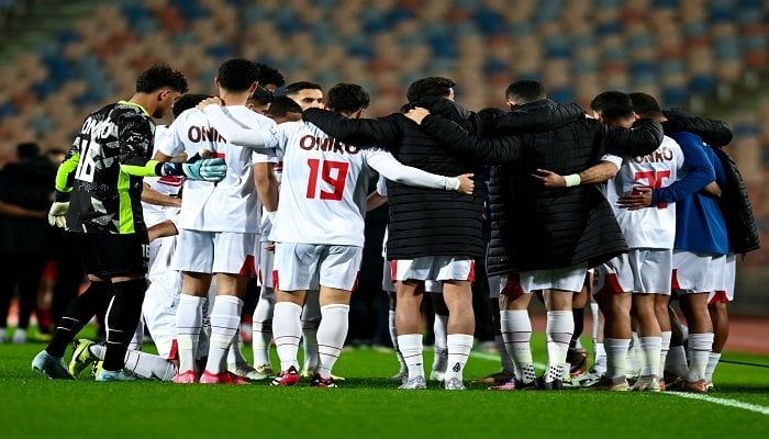 الرمادي يلقي محاضرة فنية على لاعبي الزمالك الرمادي يلقي محاضرة فنية على لاعبي الزمالك