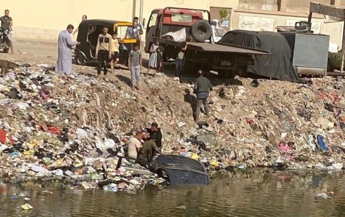 سقوط سيارة في ترعة الشرقاوية دون إصابات بقليوب سقوط سيارة في ترعة الشرقاوية دون إصابات بقليوب