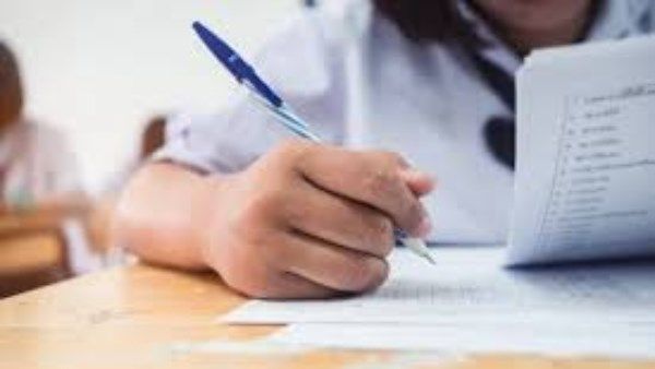 اليوم آخر أيام تسجيل الاستمارة الإلكترونية لطلبة الدبلومات الفنية في المنوفية اليوم آخر أيام تسجيل الاستمارة الإلكترونية لطلبة الدبلومات الفنية في المنوفية