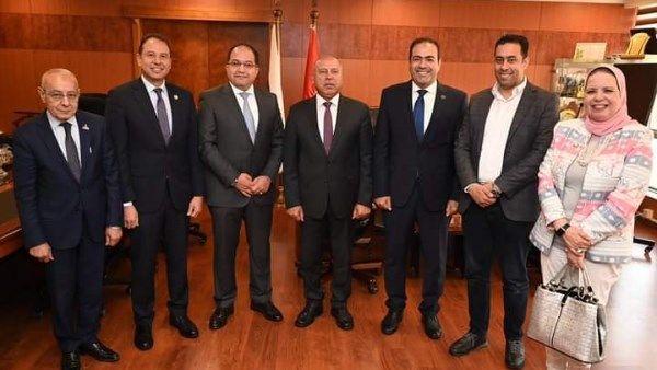 كتلة بورسعيد البرلمانية تشكر كامل الوزير لقراره بشأن شركة النفايات البحرية كتلة بورسعيد البرلمانية تشكر كامل الوزير لقراره بشأن شركة النفايات البحرية