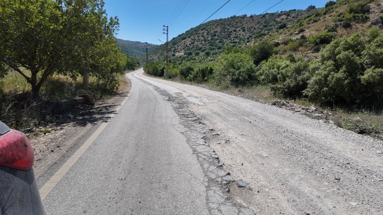 جرافات الاحتلال عمدت إلى تجريف الطريق الرئيسي في محمية وادي الحجير الطبيعية (الجزيرة) 2