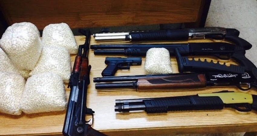 18 قضية.. مداهمات أمنية مستمرة ضد مروجي «الكيف» والسلاح في 3 محافظات 18 قضية.. مداهمات أمنية مستمرة ضد مروجي «الكيف» والسلاح في 3 محافظات