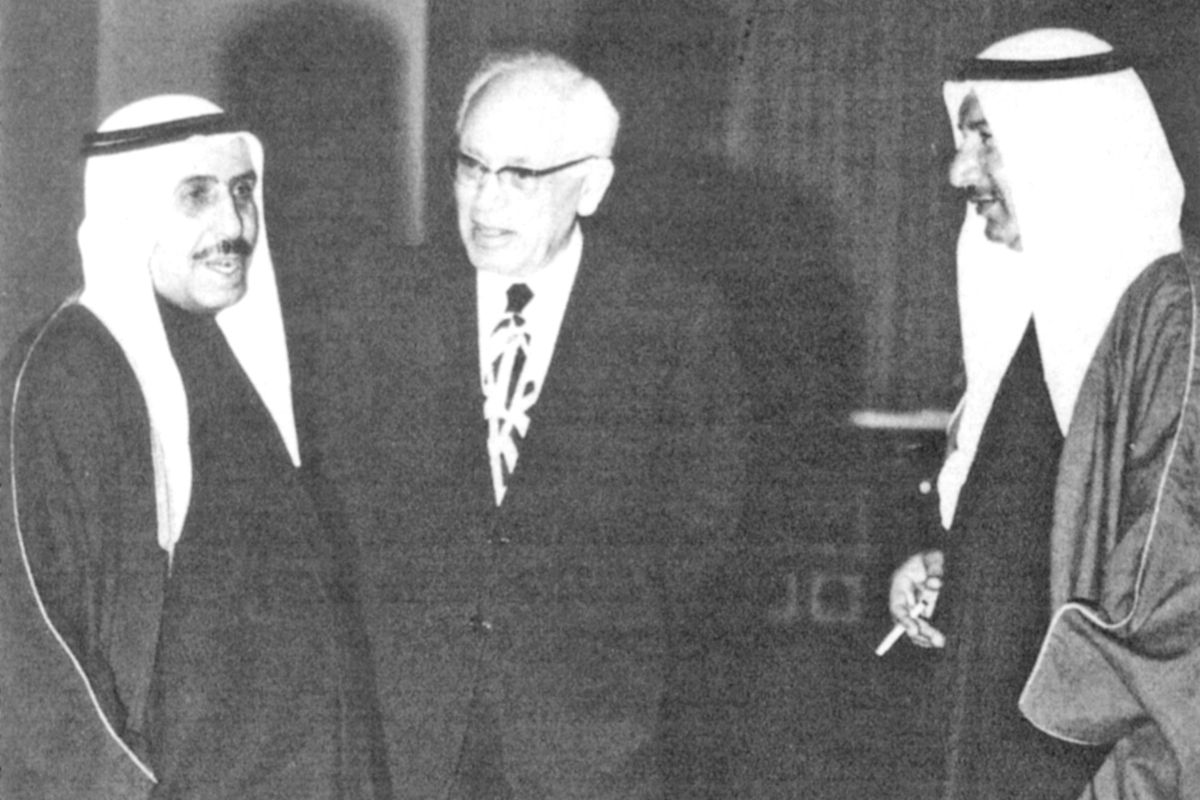 الرئيس سليمان فرنجية مستقبلاً الأمير الشيخ صباح السالم بحضور الشيخ جابر العلي