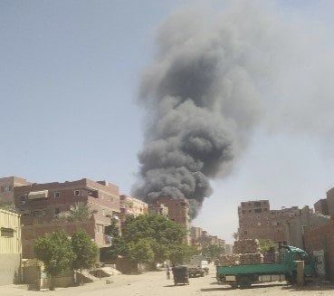 الصور الأولى لاندلاع حريق مصنع بلاستيك في السلام الصور الأولى لاندلاع حريق مصنع بلاستيك في السلام