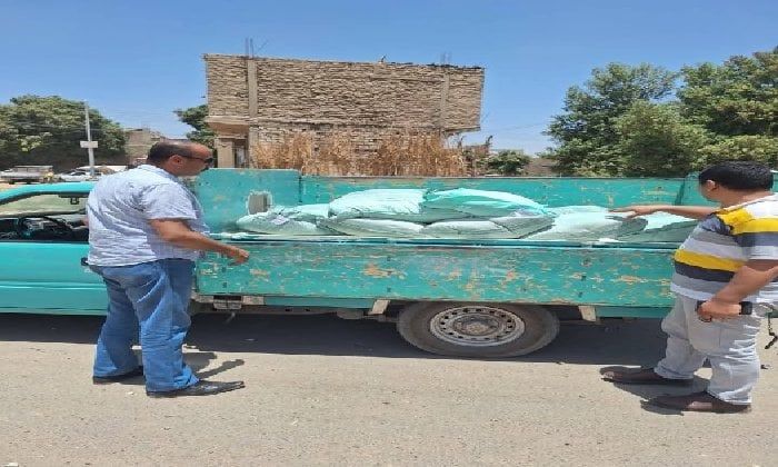 إحباط محاولة تهريب دقيق بلدي مدعم قبل بيعه في السوق السوداء بقنا إحباط محاولة تهريب دقيق بلدي مدعم قبل بيعه في السوق السوداء بقنا