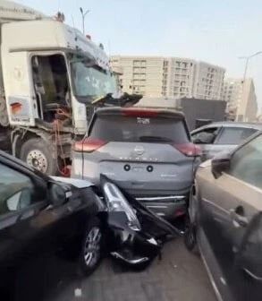 قرار قضائي بشأن سائق «التريلا» المتسبب في تحطيم سيارات معرض القطامية قرار قضائي بشأن سائق «التريلا» المتسبب في تحطيم سيارات معرض القطامية