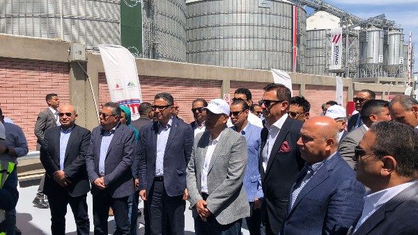 رئيس الوزراء يشهد افتتاح محطة الصب السائل بميناء غرب بورسعيد رئيس الوزراء يشهد افتتاح محطة الصب السائل بميناء غرب بورسعيد