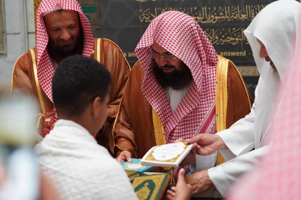 رئيس الشؤون الدينية خلال الجولة