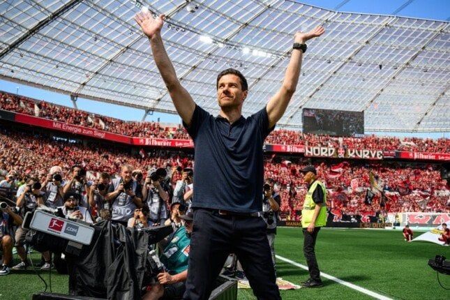 وداع حار من جماهير باير ليفركوزن لـ تشابي ألونسو «فيديو» وداع حار من جماهير باير ليفركوزن لـ تشابي ألونسو «فيديو»