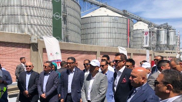 رئيس الوزراء يتفقد أعمال تطوير ميناء غرب بورسعيد رئيس الوزراء يتفقد أعمال تطوير ميناء غرب بورسعيد