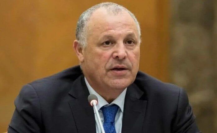 أبو ريدة يدعو رؤساء الأندية والرابطة لمناقشة التخطيط للموسم الجديد أبو ريدة يدعو رؤساء الأندية والرابطة لمناقشة التخطيط للموسم الجديد
