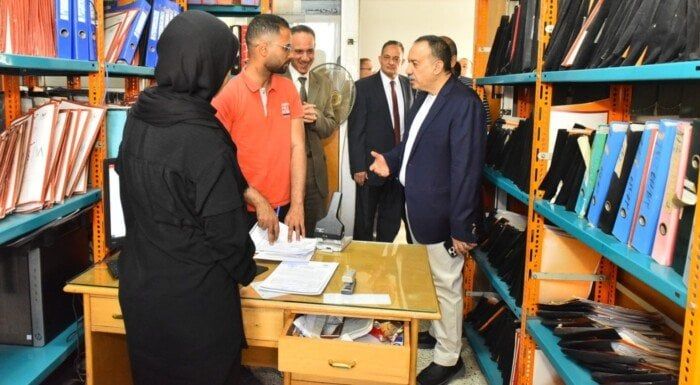 محافظ أسيوط يتفقد مركز خدمات المستثمرين لمتابعة جودة الخدمات وتعزيز المناخ الاستثماري بالمحافظة محافظ أسيوط يتفقد مركز خدمات المستثمرين لمتابعة جودة الخدمات وتعزيز المناخ الاستثماري بالمحافظة