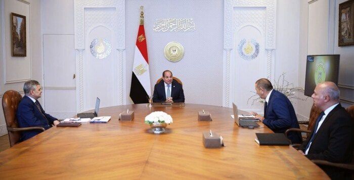 عاجل| السيسي يَطلع على تطورات حركة الملاحة بقناة السويس عاجل| السيسي يَطلع على تطورات حركة الملاحة بقناة السويس