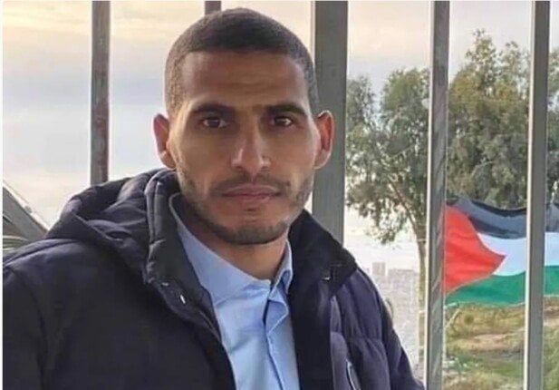 استشهاد الصحفي الفلسطيني حسن إصليح داخل مجمع ناصر الطبي في خان يونس استشهاد الصحفي الفلسطيني حسن إصليح داخل مجمع ناصر الطبي في خان يونس
