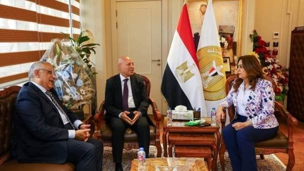 وزيرة التنمية تبحث إعادة المظهر الحضاري لشوارع مصر الجديدة وزيرة التنمية تبحث إعادة المظهر الحضاري لشوارع مصر الجديدة