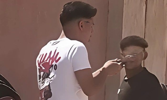أمن الفيوم يظبط « متحرش المدارس ».. شاب يروع الطالبات بصاعق كهربائي أمام مدرستين بسنهور أمن الفيوم يظبط « متحرش المدارس ».. شاب يروع الطالبات بصاعق كهربائي أمام مدرستين بسنهور