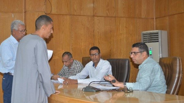 نائب محافظ الأقصر يعقد لقاء اليوم المفتوح لبحث شكاوى المواطنين نائب محافظ الأقصر يعقد لقاء اليوم المفتوح لبحث شكاوى المواطنين