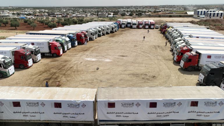 صورة جوية للشاحنات المحملة بالطحين في مدينة إعزاز بريف حلب بالداخل السوري 2