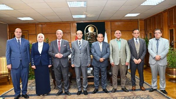 رئيس جامعة أسيوط يشيد بدور هيئة النيابة الإدارية في تطبيق أحكام الدستور والقانون رئيس جامعة أسيوط يشيد بدور هيئة النيابة الإدارية في تطبيق أحكام الدستور والقانون