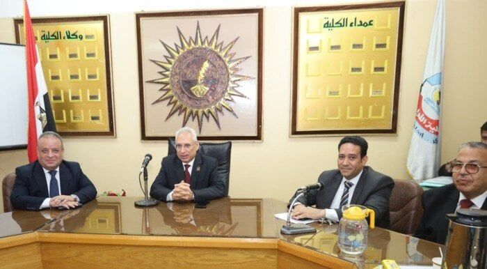 رئيس جامعة المنيا: تطوير البرامج الدراسية ضرورة لتحقيق التنمية المستدامة رئيس جامعة المنيا: تطوير البرامج الدراسية ضرورة لتحقيق التنمية المستدامة