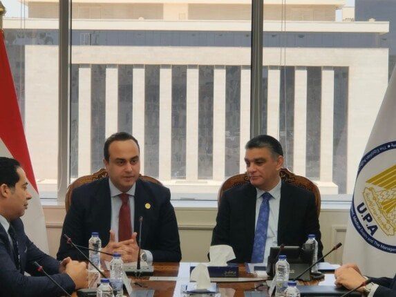 السبكي يلتقي رئيس الشراء الموحد لبحث آليات توطين الصناعة الطبية في مصر السبكي يلتقي رئيس الشراء الموحد لبحث آليات توطين الصناعة الطبية في مصر