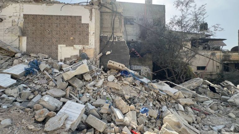 فاطمة محمود الجزيرة نت نور شمس فلسطين_ جزء من الدمار في منازل المواطنين في مخيم نور شمس